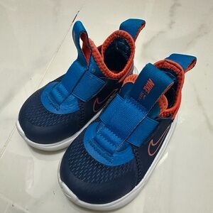 Nike boys shoes 5C